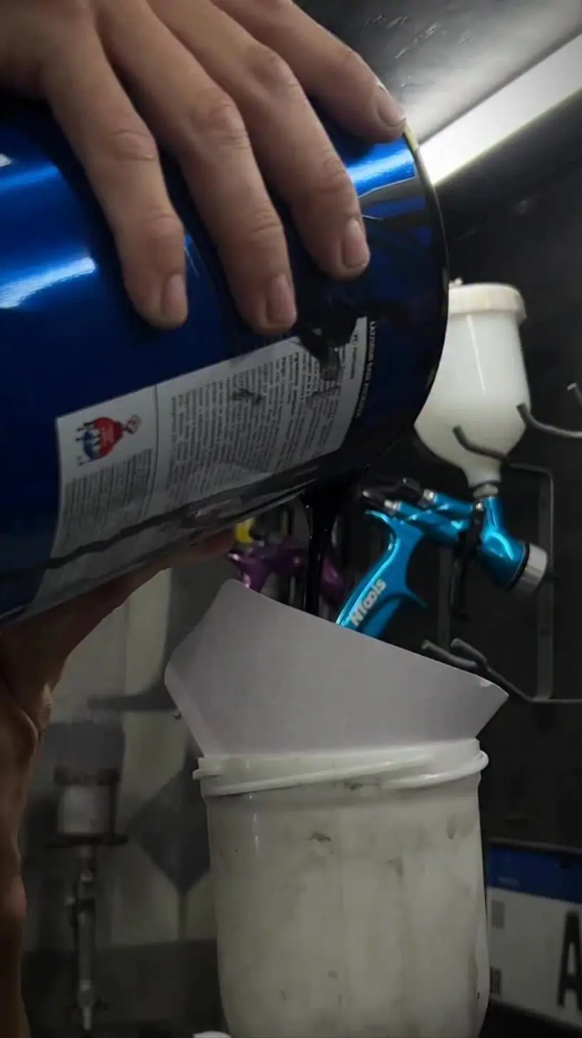 Preparação de tinta na cabine